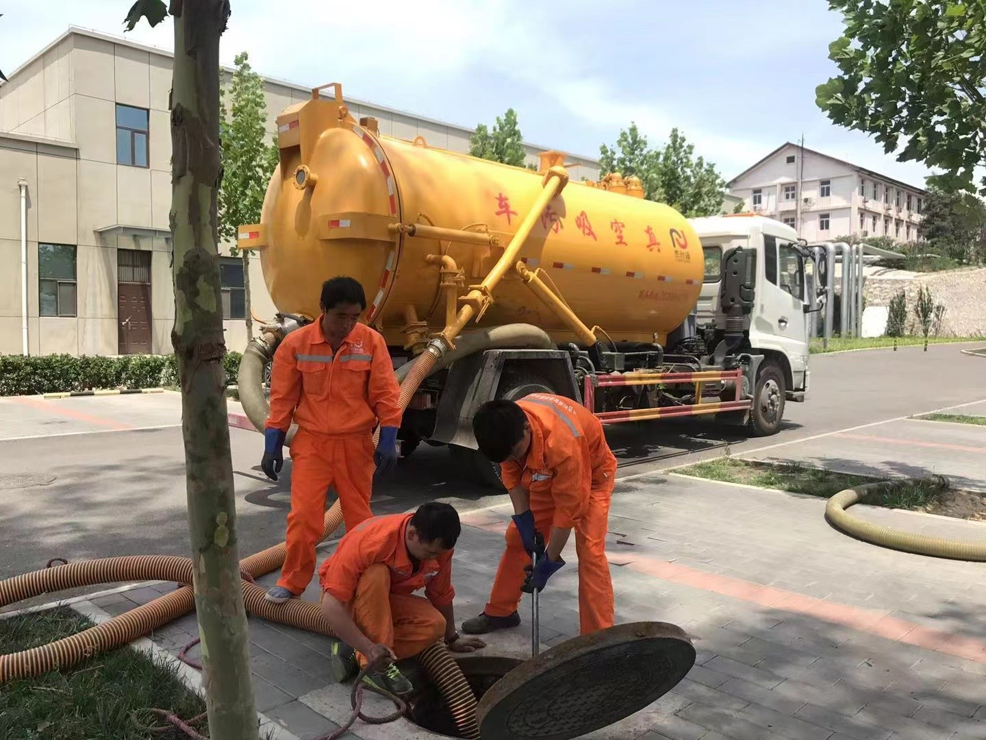 鱼峰化粪池清理与5-8吨吸粪车施工效率分析
